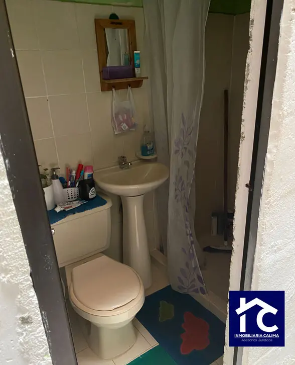 Casa de 2 pisos con entradas independientes